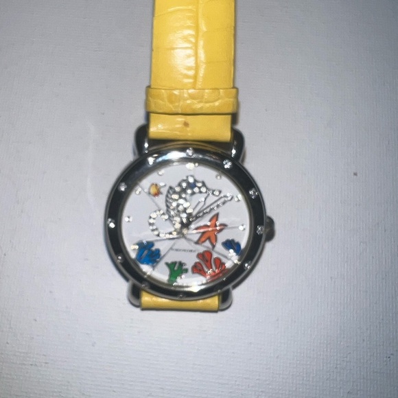 ♦️ Yellow Leather Strap Women's Watch - Picture 3 of 5